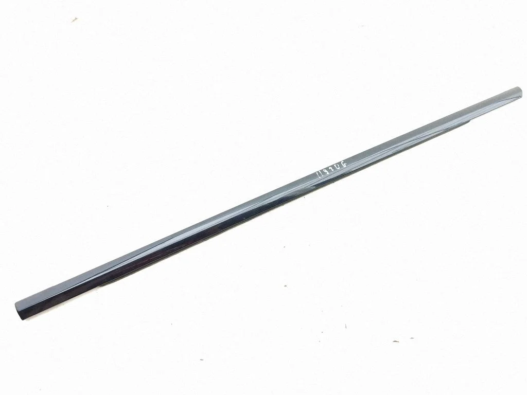 Rear door glass trim molding – right