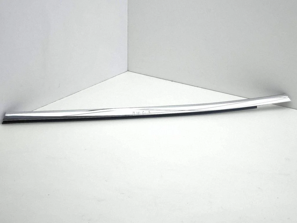 Rear door glass trim molding – left