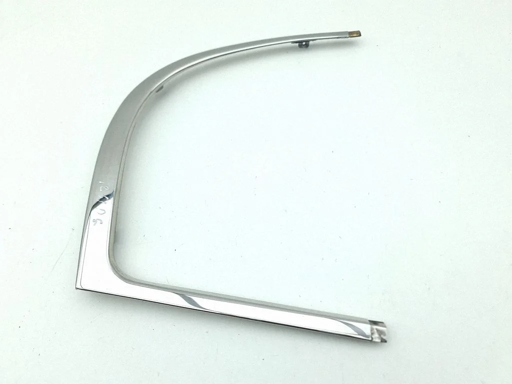 Rear door glass trim molding – right