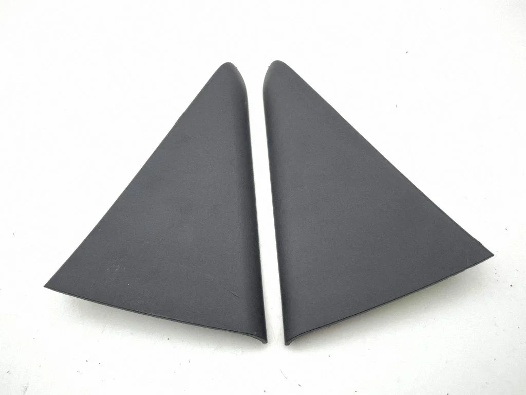 Rear door glass trim molding 83930N7000