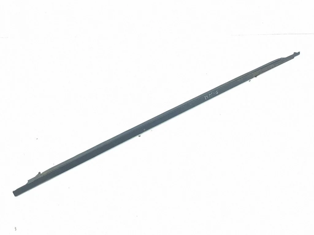 Tagaukse klaasi liist K8D2201A39A