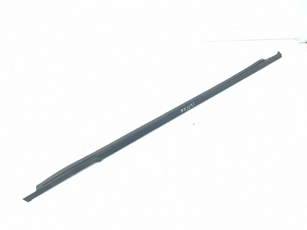 Tagaukse klaasi liist K8D2246A33A