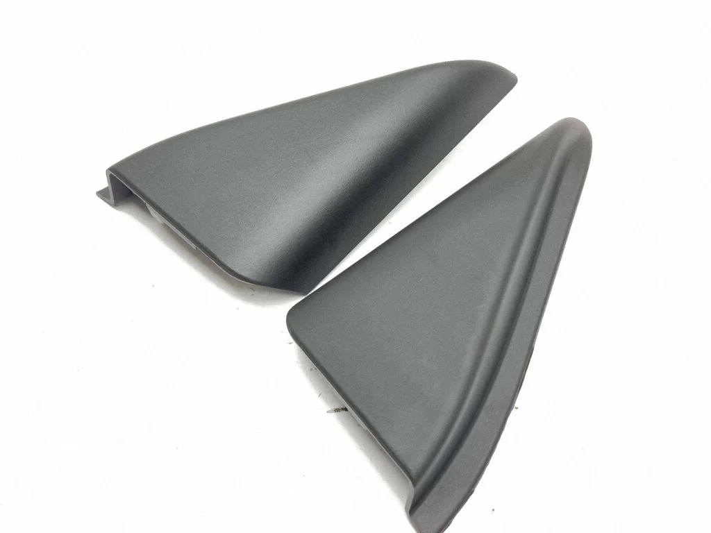 Rear door glass trim molding 9831078280