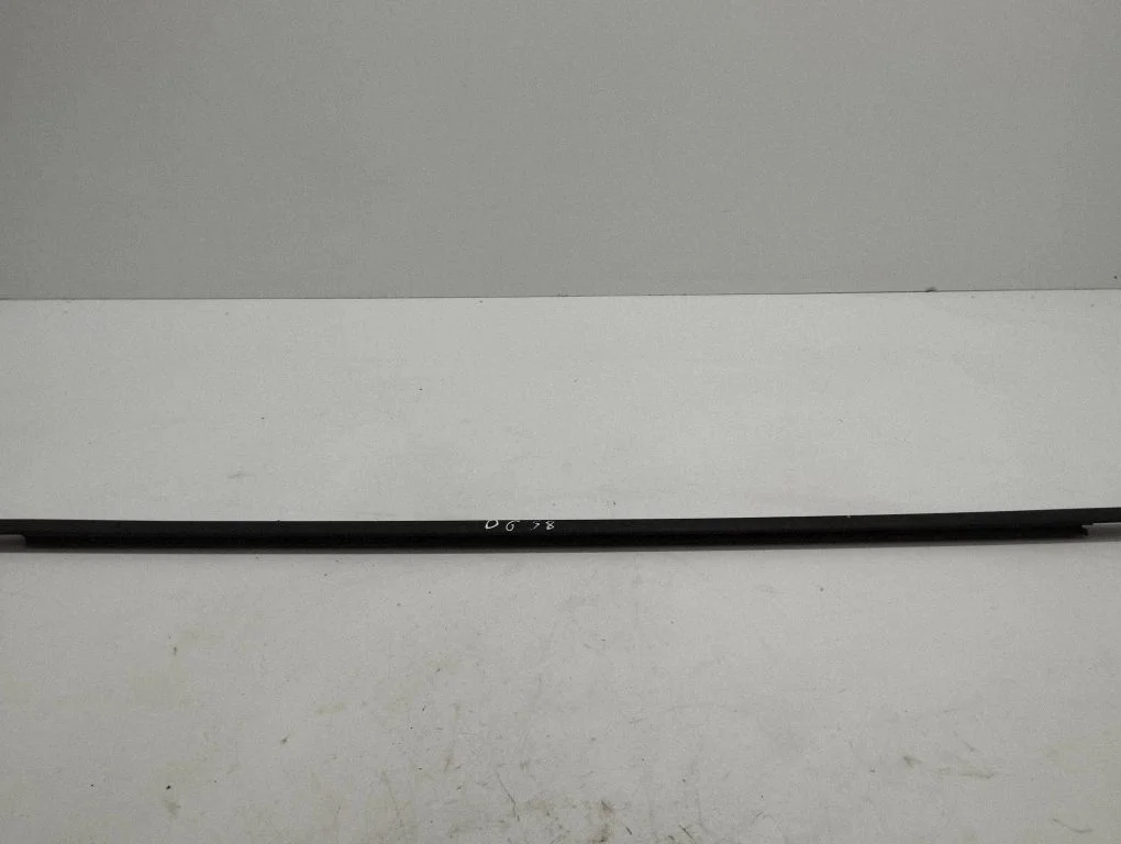 Rear door glass trim molding – right