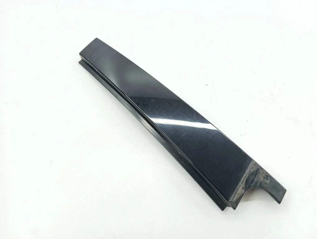 Listwa szyby drzwi tylnych 5G6839901