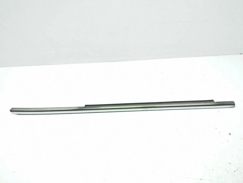 Rear door glass trim molding – right