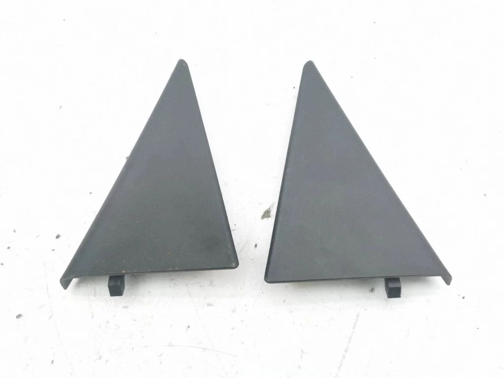 Tagaukse klaasi liist 839102W000