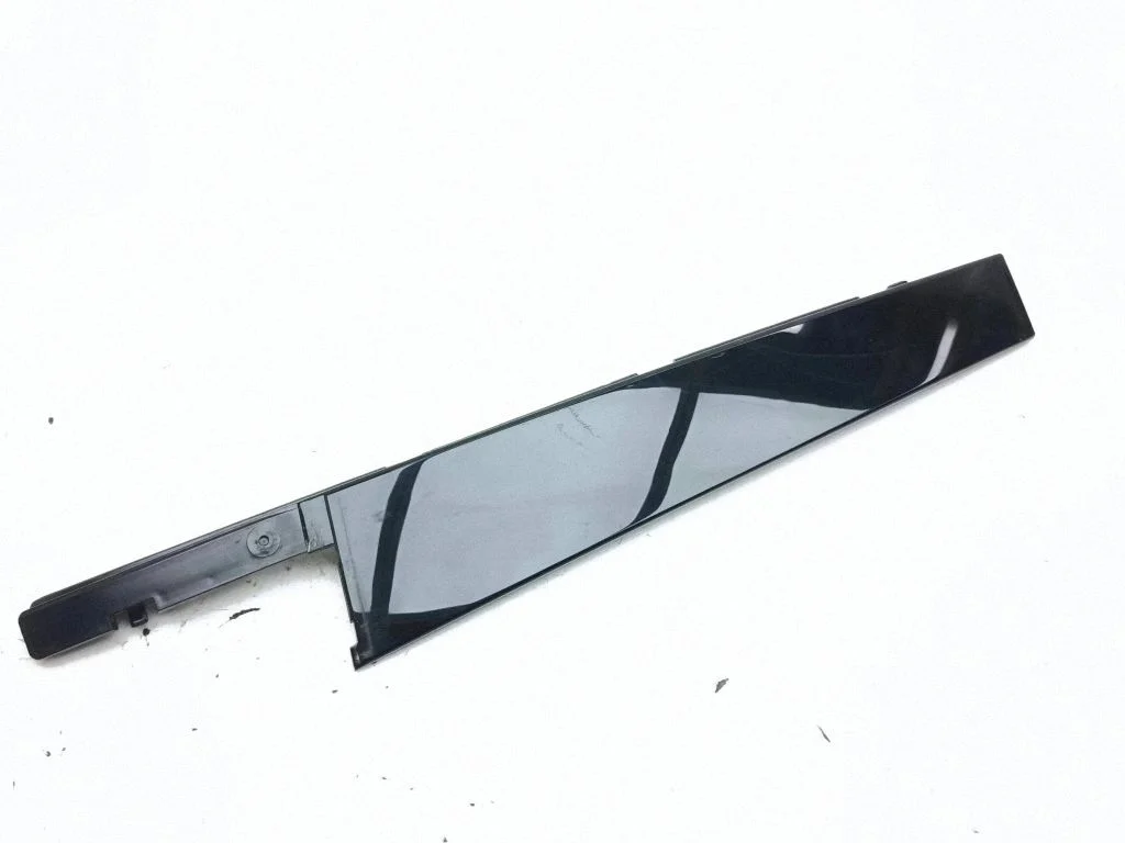 Listwa szyby drzwi tylnych 5FF839902B