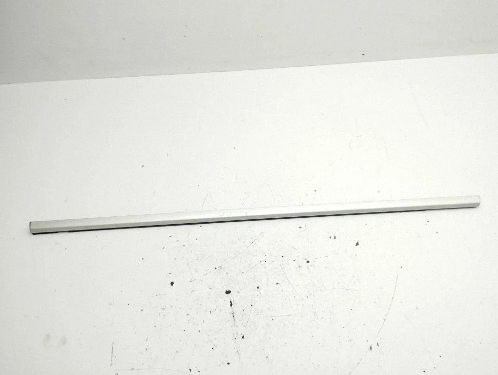Rear door glass trim molding – right