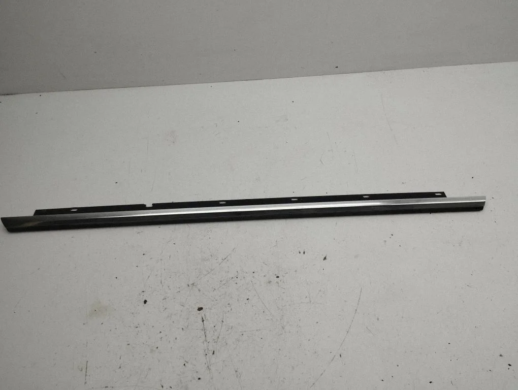 Rear door glass trim molding 4E0853763B