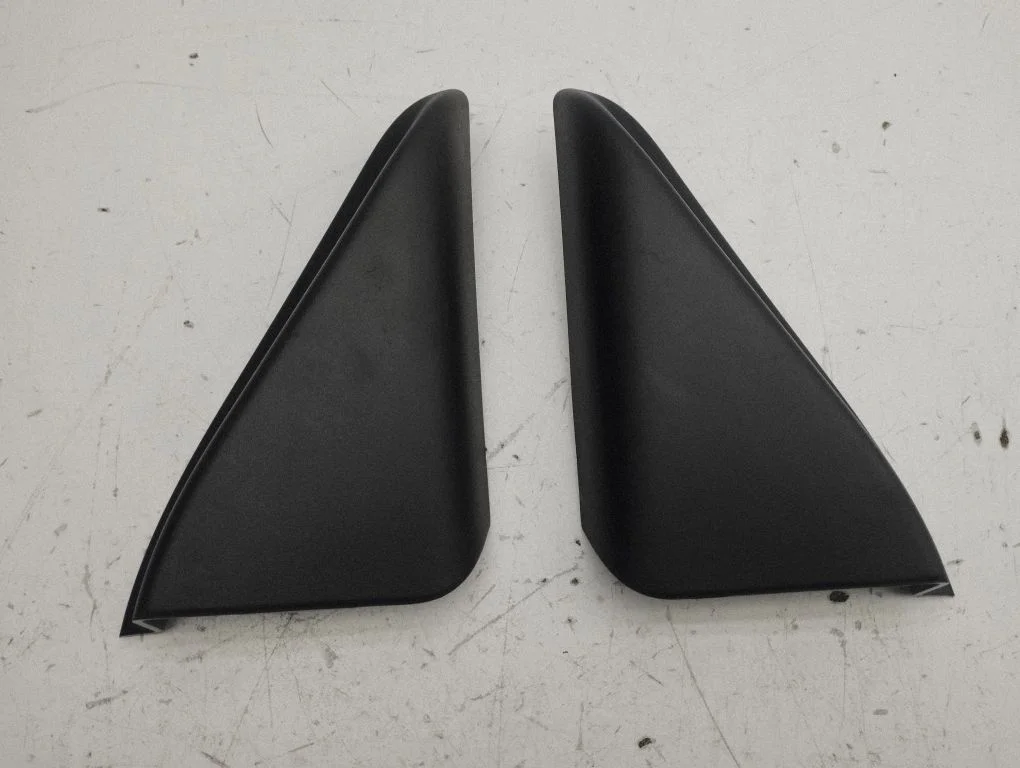 Rear door glass trim molding 9831078380