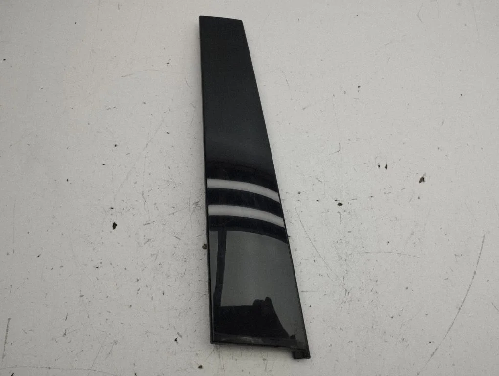 Rear door glass trim molding 98311250XK