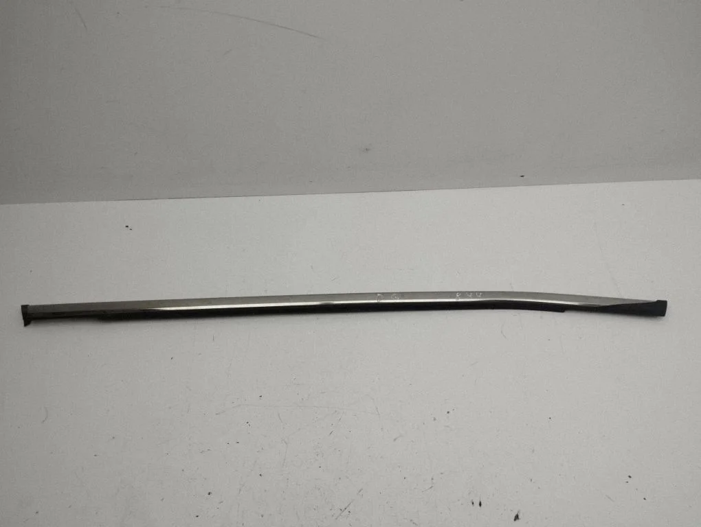 Rear door glass trim molding – right