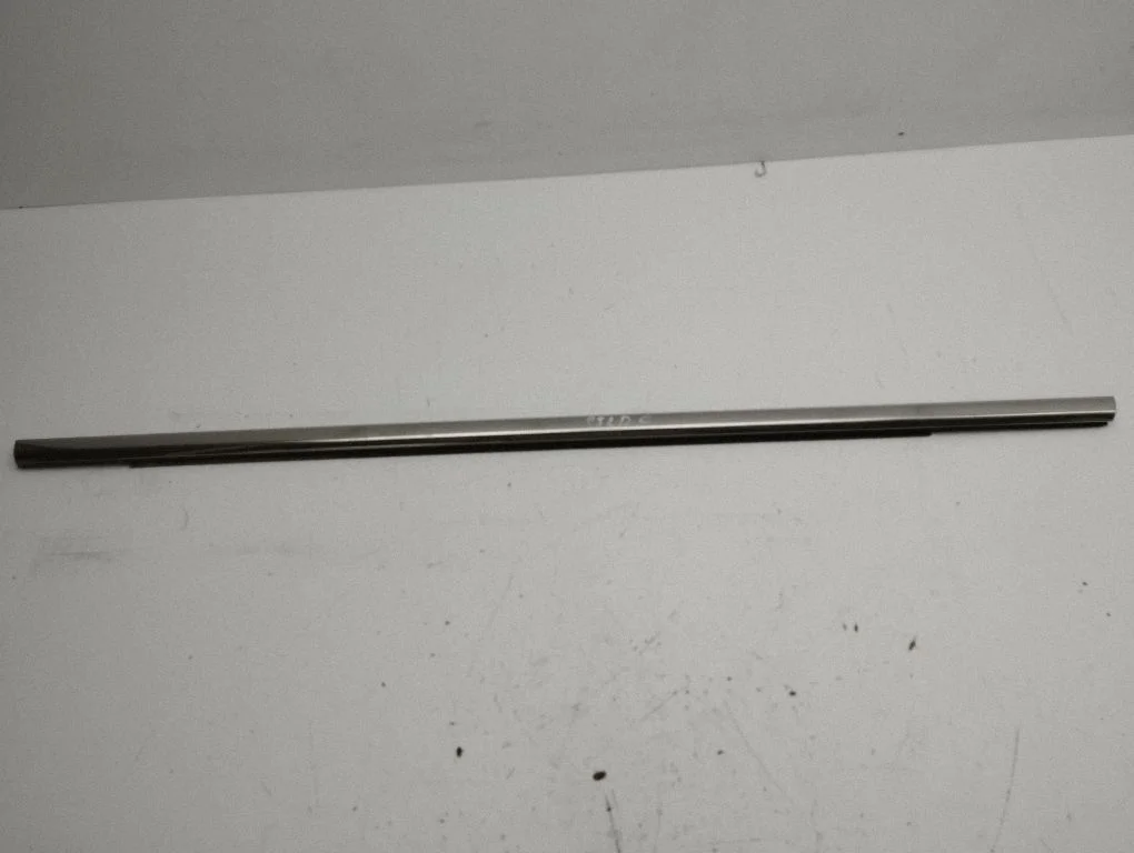 Rear door glass trim molding – right