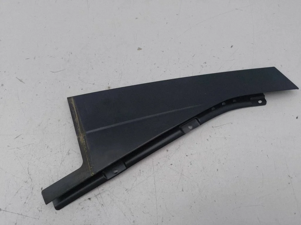Listwa szyby drzwi tylnych 68102578AC