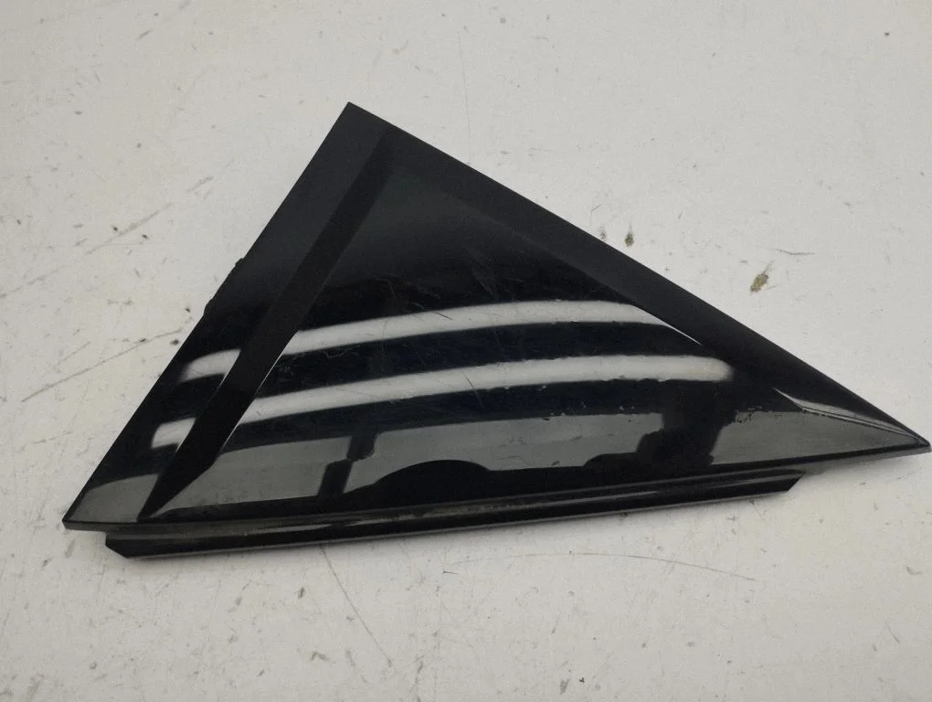 Rear door glass trim molding 82G839903A