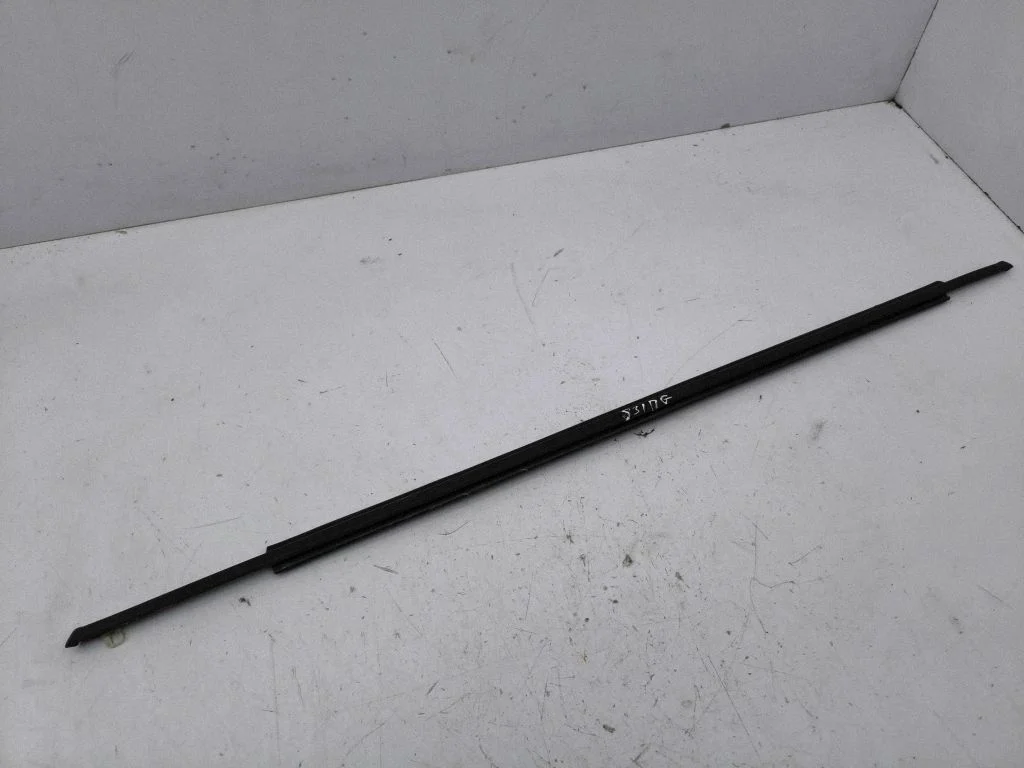 Rear door glass trim molding – right