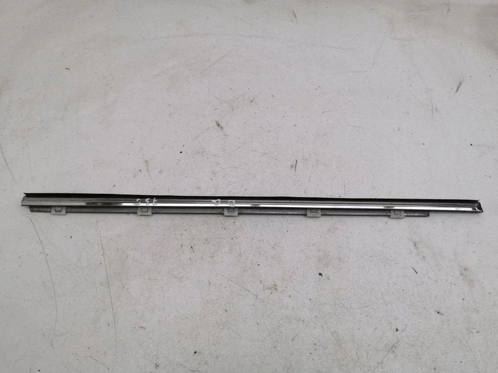 Tagaukse klaasi liist – Lexus IS 220D-250-350 (2006-2013)