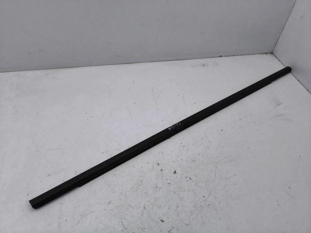 Rear door glass trim molding – right