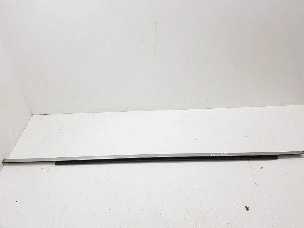 Rear door glass trim molding – right
