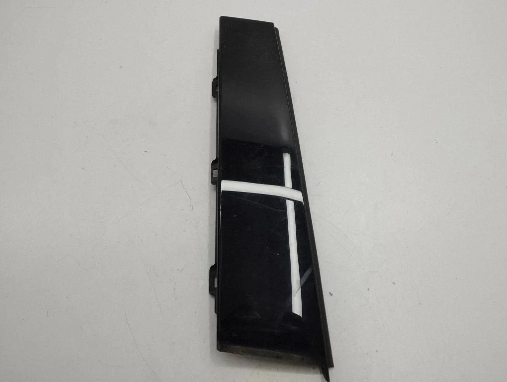 Tagaukse klaasi liist 8Y0839902