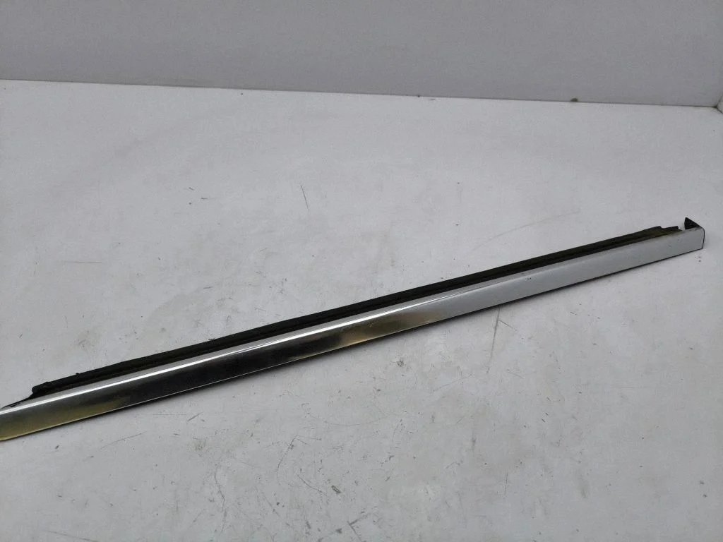 Rear door glass trim molding – right