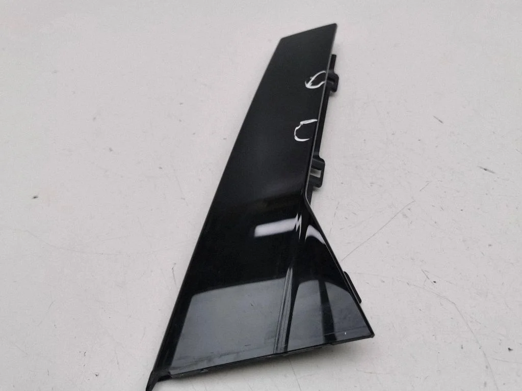 Rear door glass trim molding 8Y4839904B