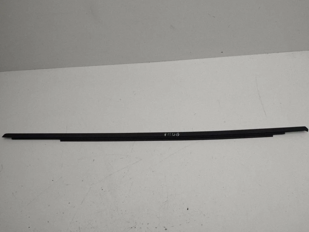 Rear door glass trim molding – right