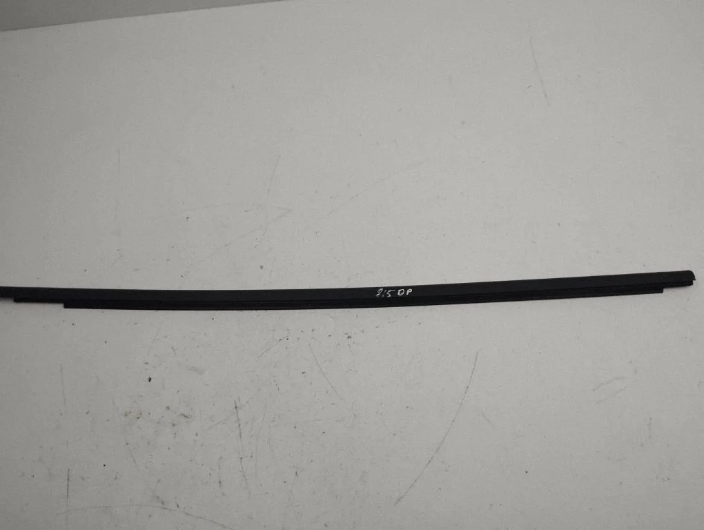 Rear door glass trim molding – right