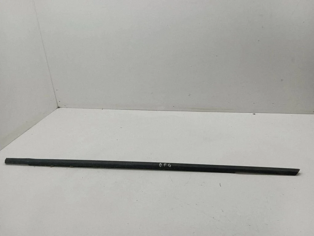 Rear door glass trim molding – right