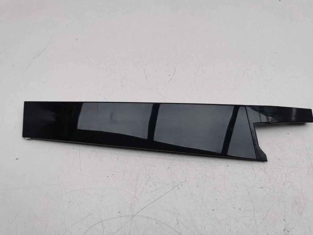Listwa szyby drzwi tylnych 2GA839901A