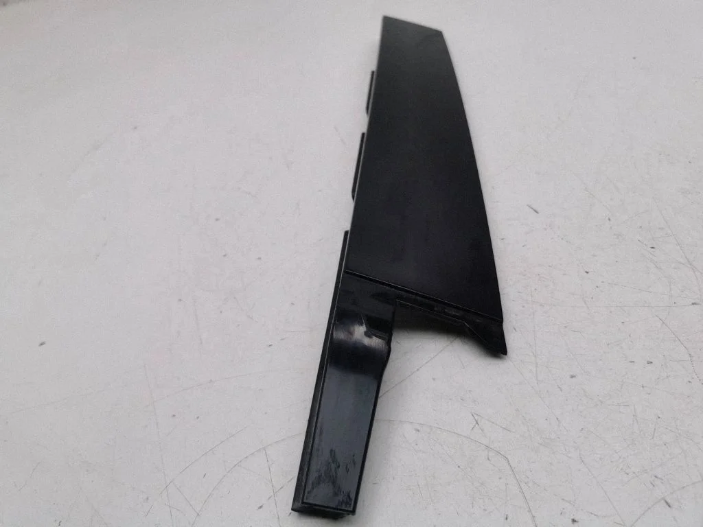 Listwa szyby drzwi tylnych 2GA839902