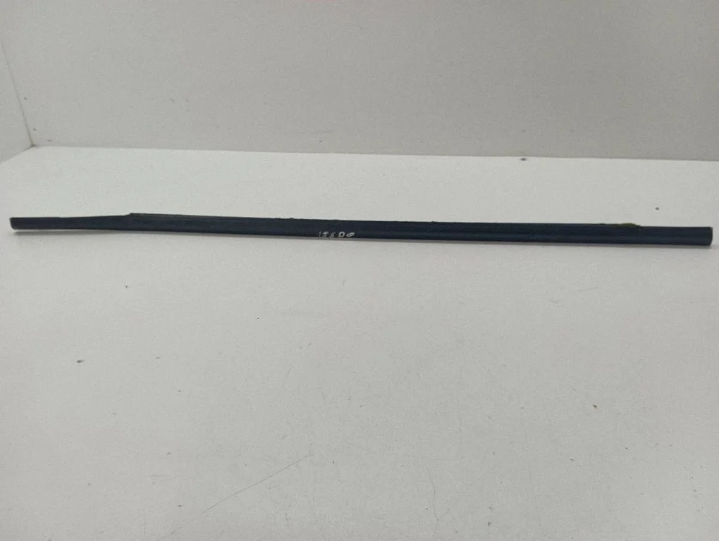 Rear door glass trim molding – right
