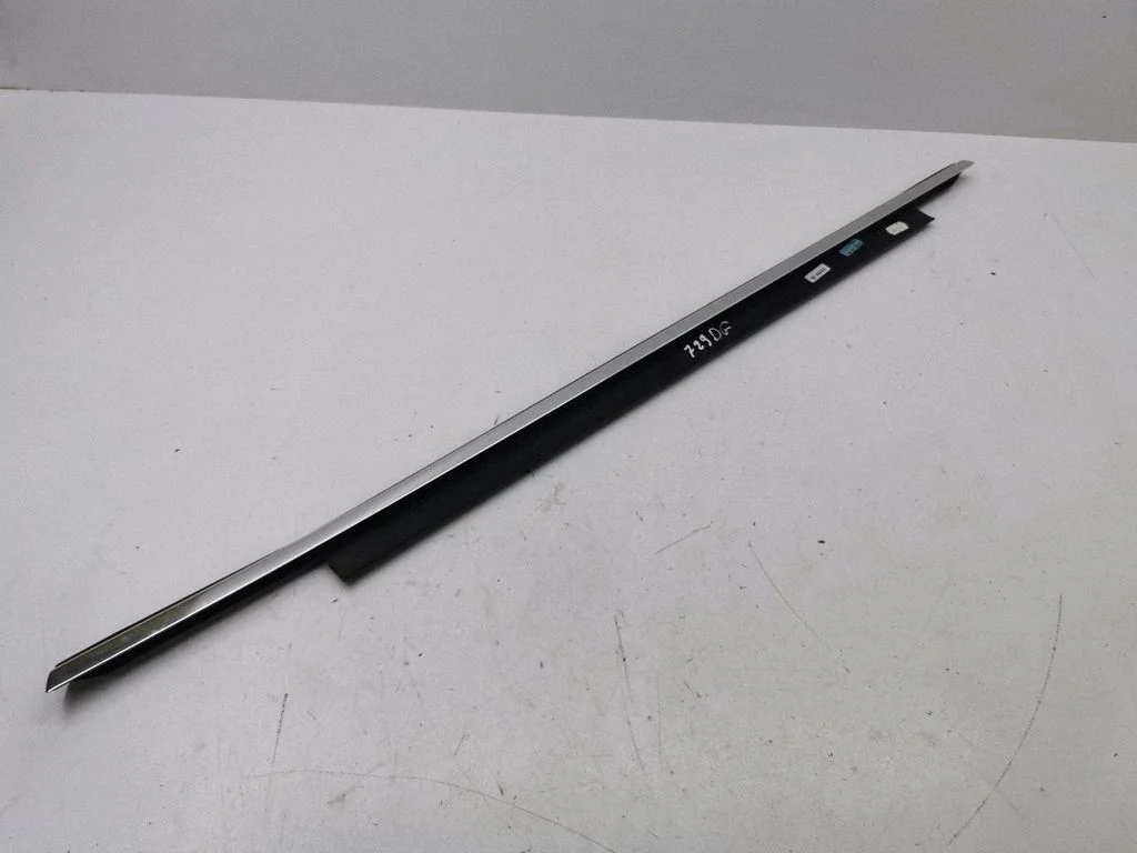 Rear door glass trim molding 4G0863764