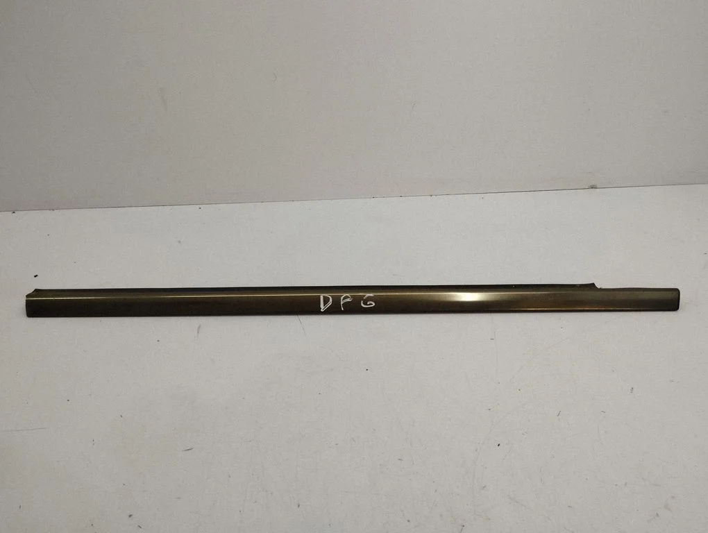 Rear door glass trim molding – right