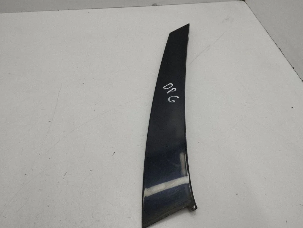 Rear door glass trim molding – right