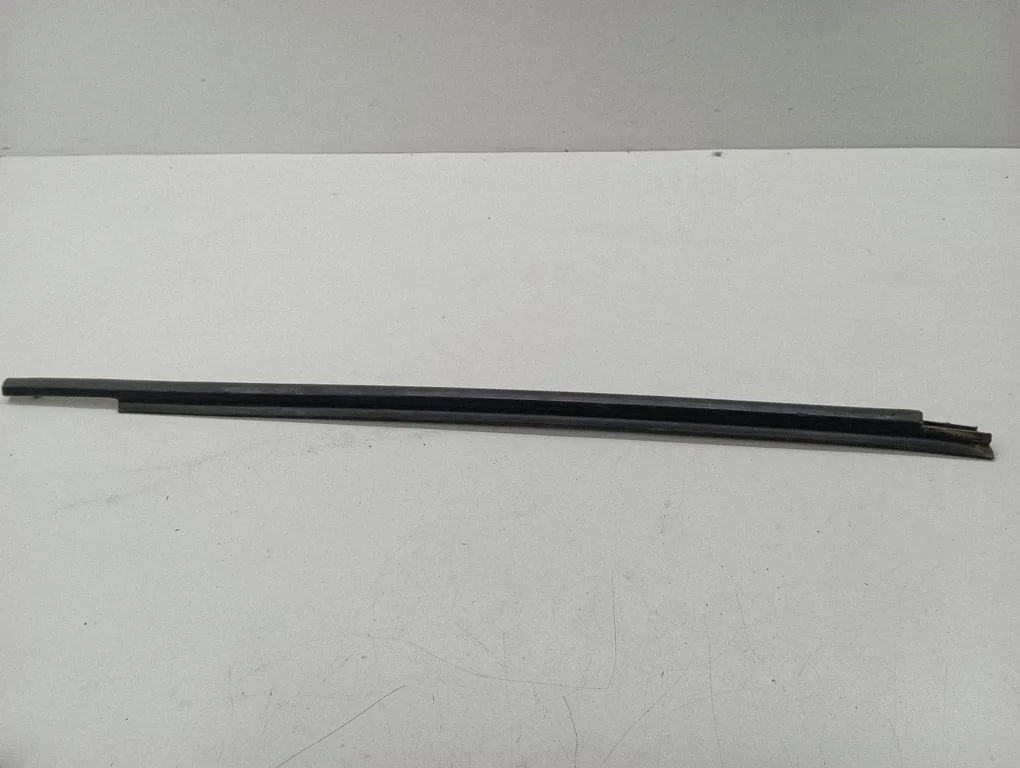 Rear door glass trim molding – right