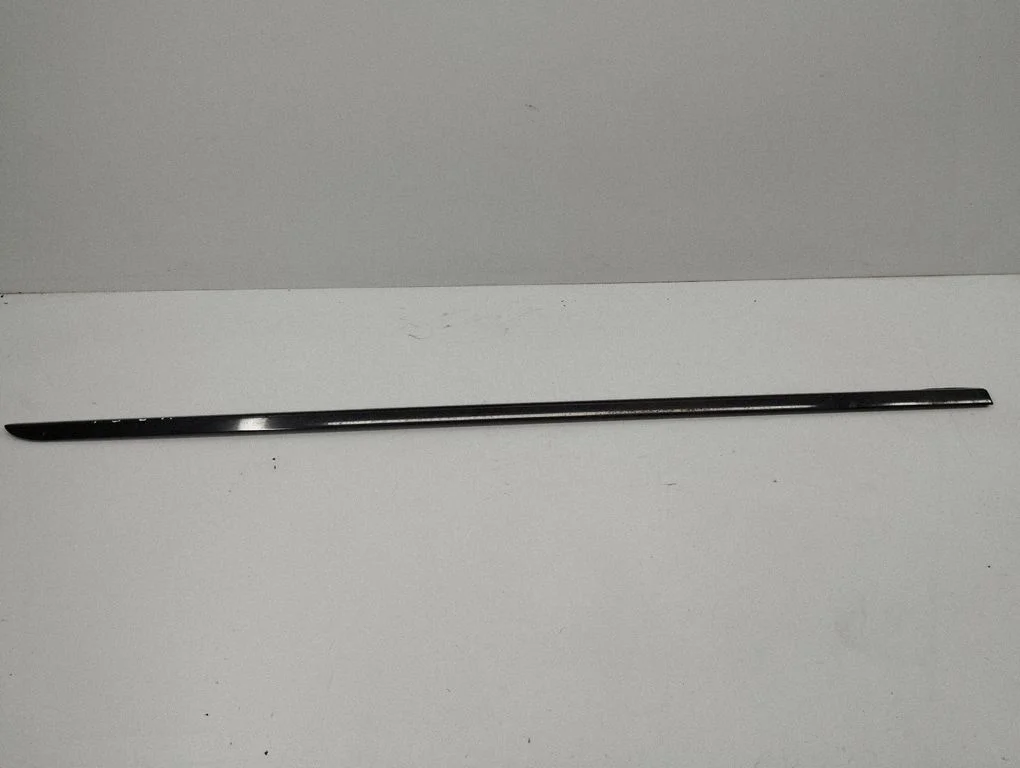 Rear door glass trim molding – right