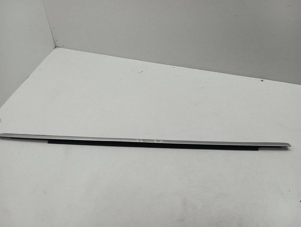 Rear door glass trim molding – right