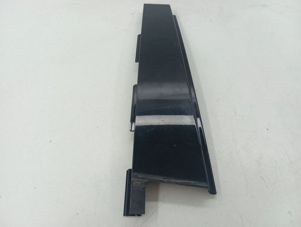 Rear door glass trim molding 7P5853352B