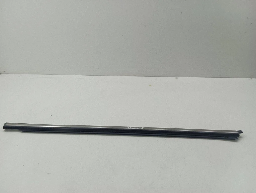 Rear door glass trim molding – right