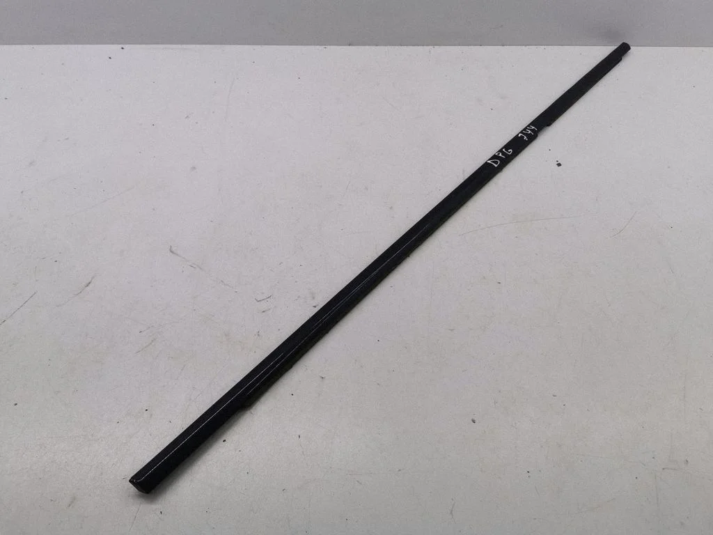 Rear door glass trim molding – right