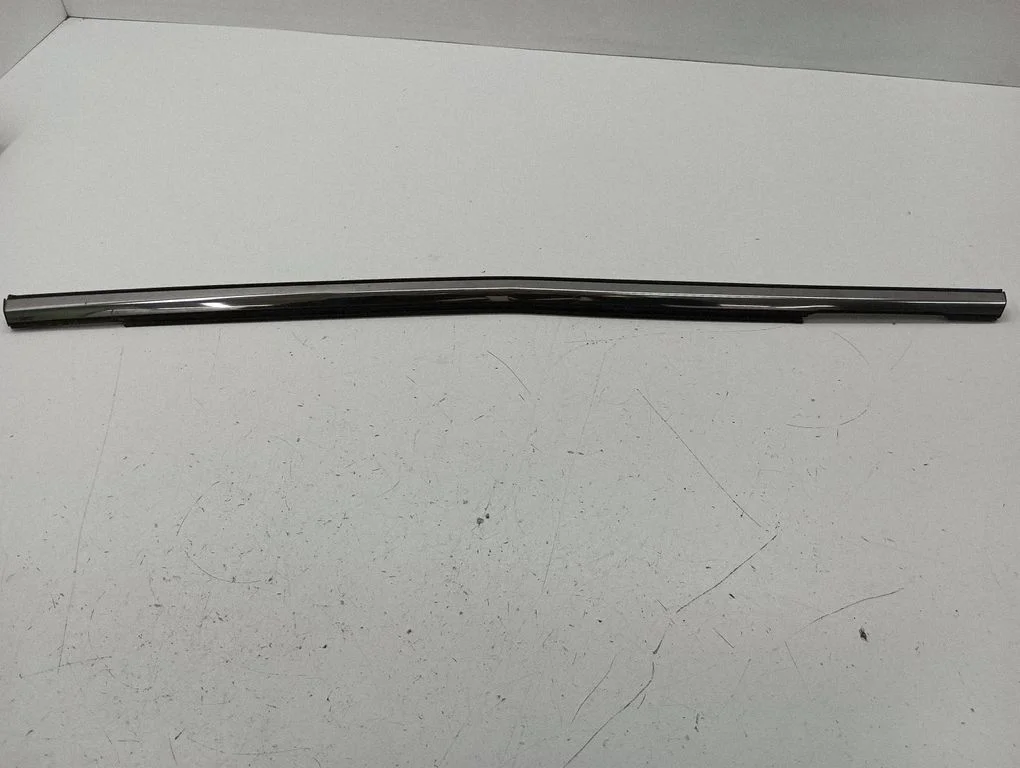 Rear door glass trim molding – right