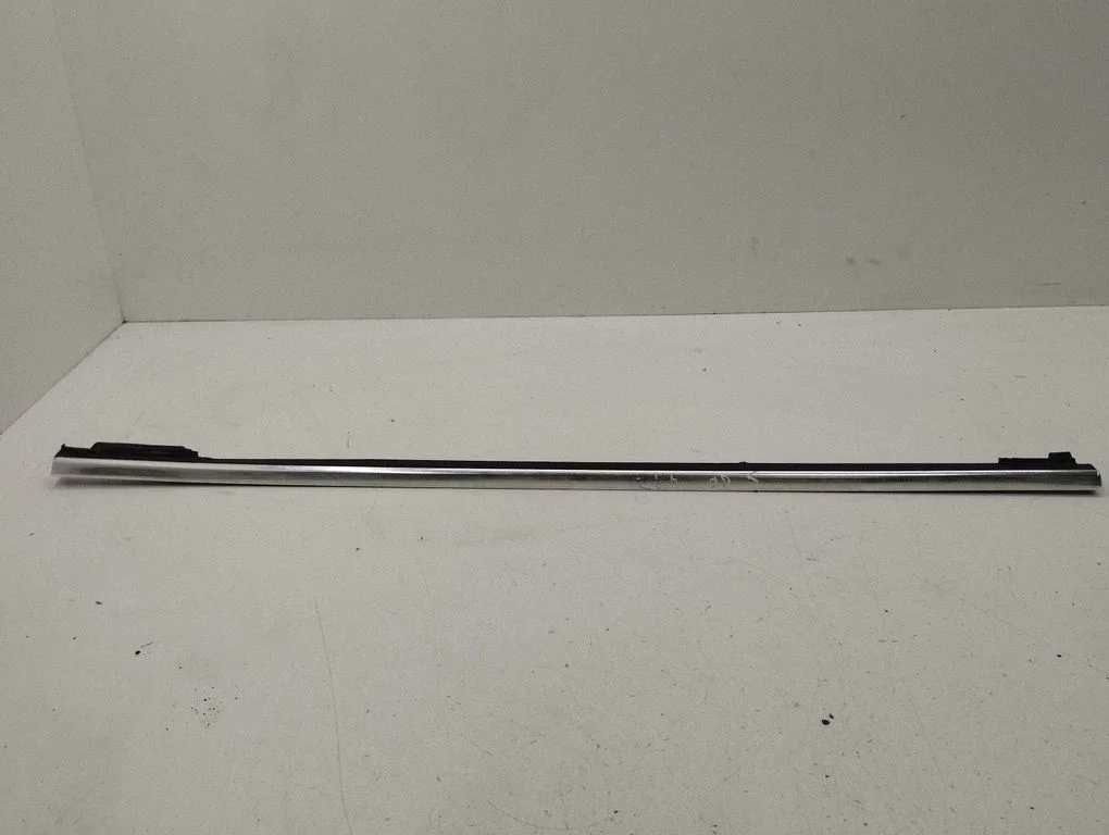 Rear door glass trim molding – right