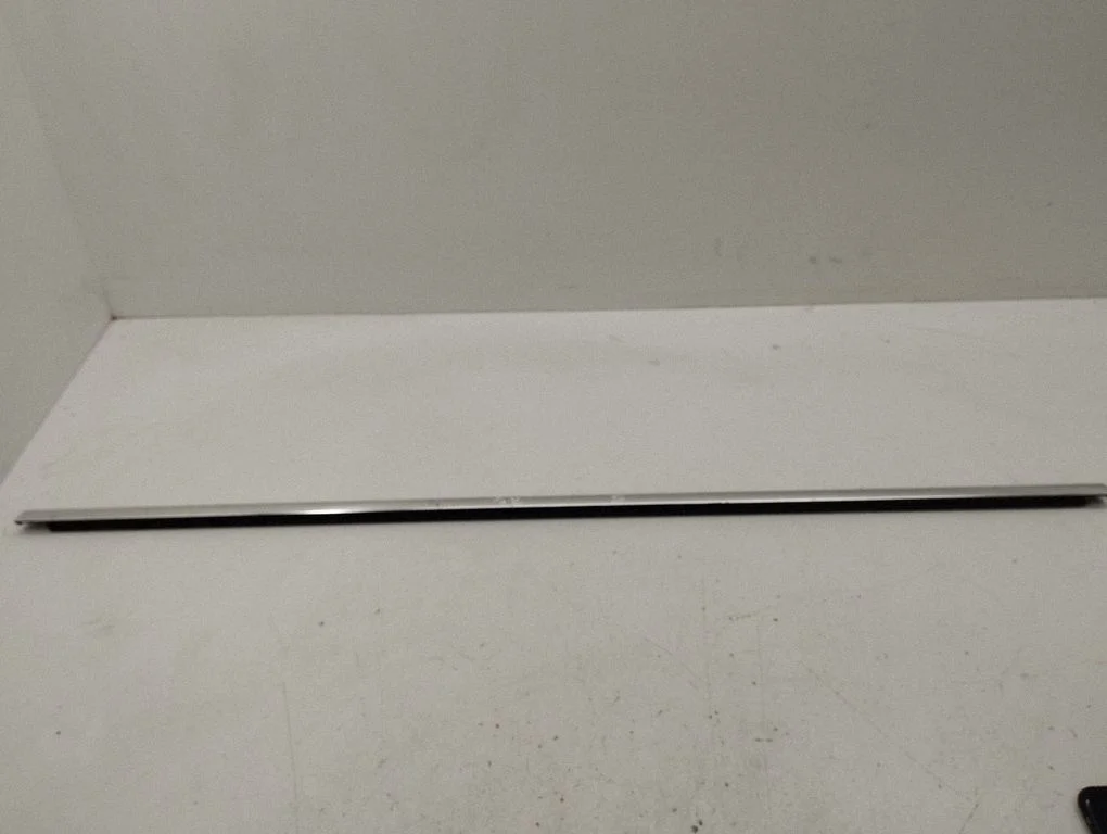 Rear door glass trim molding 13260079
