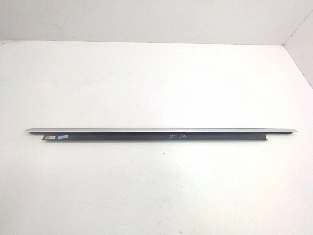 Rear door glass trim molding 4G8853764B