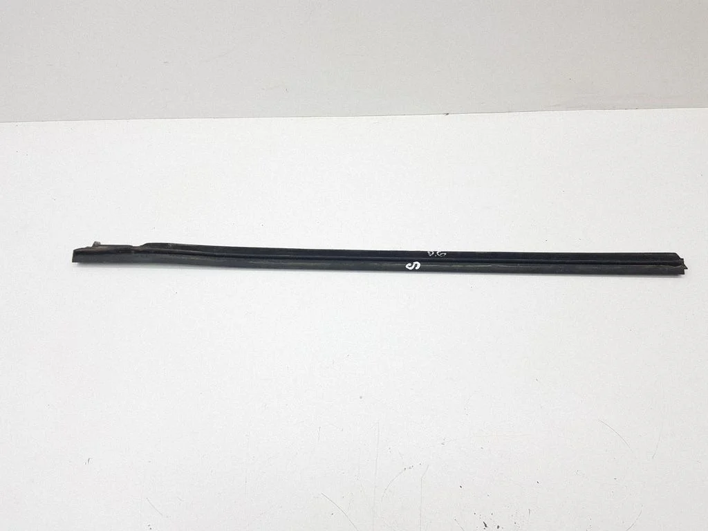 Rear door glass trim molding – rear right