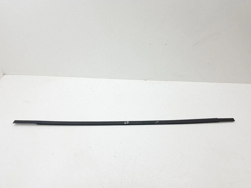 Rear door glass trim molding – Volkswagen Sharan (2001-2010)