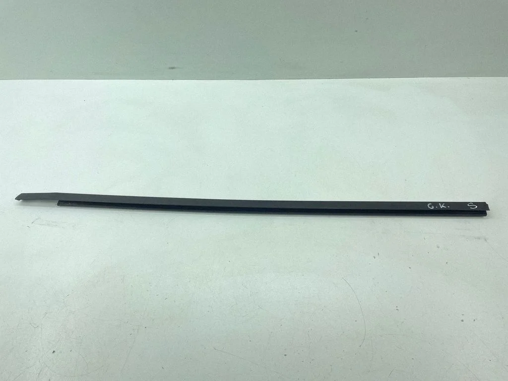 Tagaukse klaasi liist – Ford S-MAX (2006-2015)
