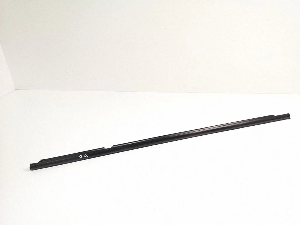 Rear door glass trim molding – right